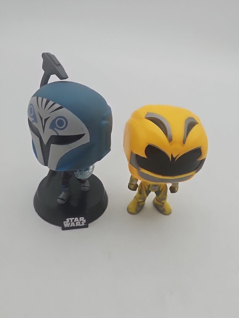 Funko Pop Lot Star Wars Bo-Katan 412 & Power Rangers Metallic Yellow Ranger 362